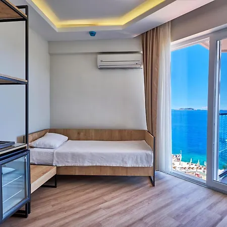 מלון Aquarius 3*